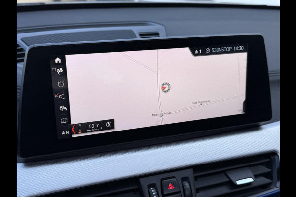 BMW X1 xDrive25e High Executive M SPORT | PANORAMA | TREKHAAK | DRIVING ASS. PLUS | LEDER | KEYLESS | STUURWIEL VERWARMING |