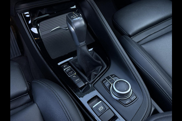 BMW X1 xDrive25e High Executive M SPORT | PANORAMA | TREKHAAK | DRIVING ASS. PLUS | LEDER | KEYLESS | STUURWIEL VERWARMING |