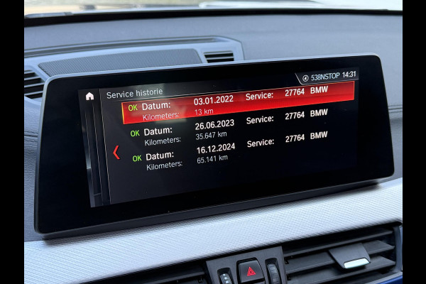 BMW X1 xDrive25e High Executive M SPORT | PANORAMA | TREKHAAK | DRIVING ASS. PLUS | LEDER | KEYLESS | STUURWIEL VERWARMING |