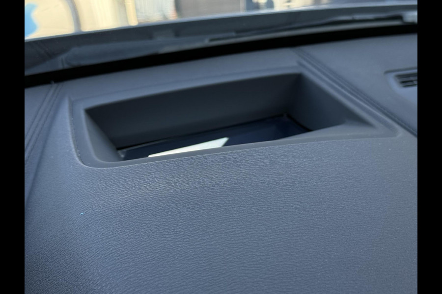 BMW X1 xDrive25e High Executive M SPORT | PANORAMA | TREKHAAK | DRIVING ASS. PLUS | LEDER | KEYLESS | STUURWIEL VERWARMING |