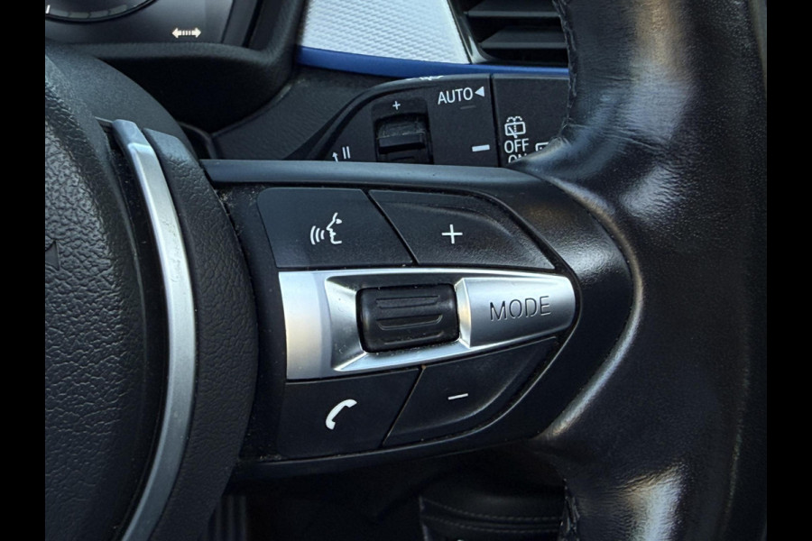 BMW X1 xDrive25e High Executive M SPORT | PANORAMA | TREKHAAK | DRIVING ASS. PLUS | LEDER | KEYLESS | STUURWIEL VERWARMING |