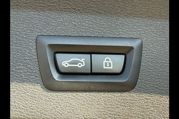 BMW X1 xDrive25e High Executive M SPORT | PANORAMA | TREKHAAK | DRIVING ASS. PLUS | LEDER | KEYLESS | STUURWIEL VERWARMING |