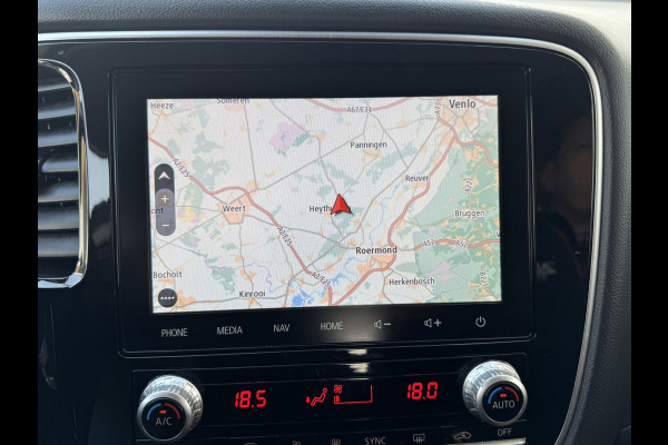 Mitsubishi Outlander 2.0 2WD Limited Automaat 7P Full-LED Achteruirijcamera Navi Cruise Control Apple Android Stoelverwarming