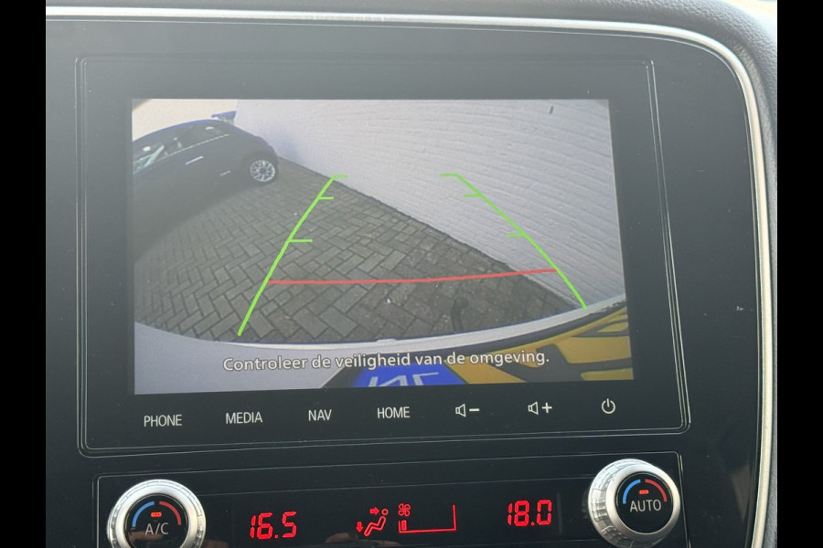 Mitsubishi Outlander 2.0 2WD Limited Automaat 7P Full-LED Achteruirijcamera Navi Cruise Control Apple Android Stoelverwarming