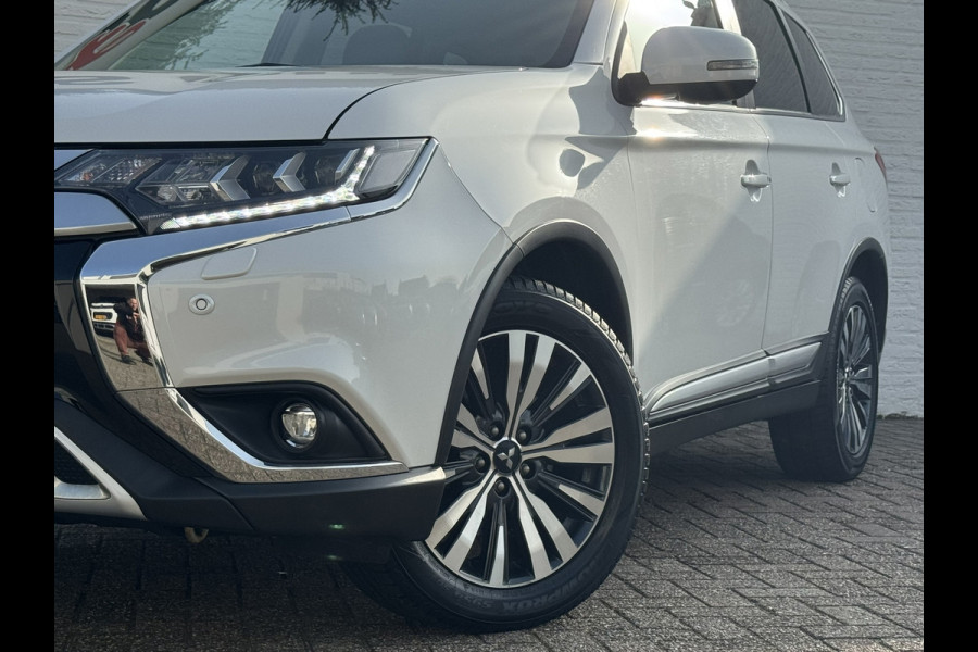 Mitsubishi Outlander 2.0 2WD Limited Automaat 7P Full-LED Achteruirijcamera Navi Cruise Control Apple Android Stoelverwarming