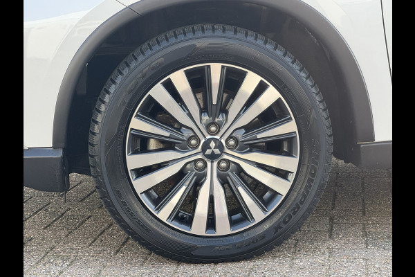 Mitsubishi Outlander 2.0 2WD Limited Automaat 7P Full-LED Achteruirijcamera Navi Cruise Control Apple Android Stoelverwarming