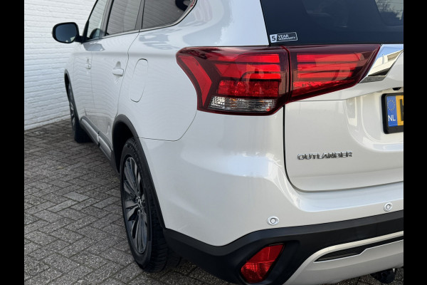 Mitsubishi Outlander 2.0 2WD Limited Automaat 7P Full-LED Achteruirijcamera Navi Cruise Control Apple Android Stoelverwarming