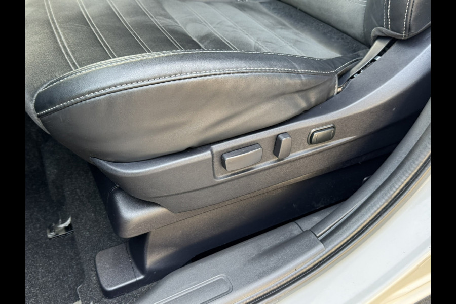 Mitsubishi Outlander 2.0 2WD Limited Automaat 7P Full-LED Achteruirijcamera Navi Cruise Control Apple Android Stoelverwarming