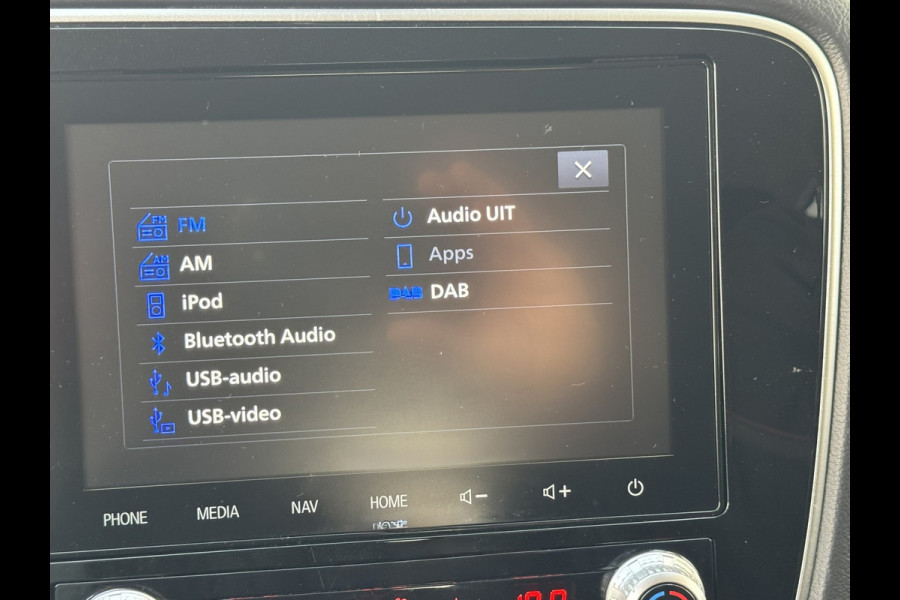 Mitsubishi Outlander 2.0 2WD Limited Automaat 7P Full-LED Achteruirijcamera Navi Cruise Control Apple Android Stoelverwarming