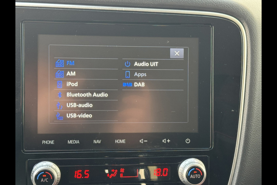 Mitsubishi Outlander 2.0 2WD Limited Automaat 7P Full-LED Achteruirijcamera Navi Cruise Control Apple Android Stoelverwarming