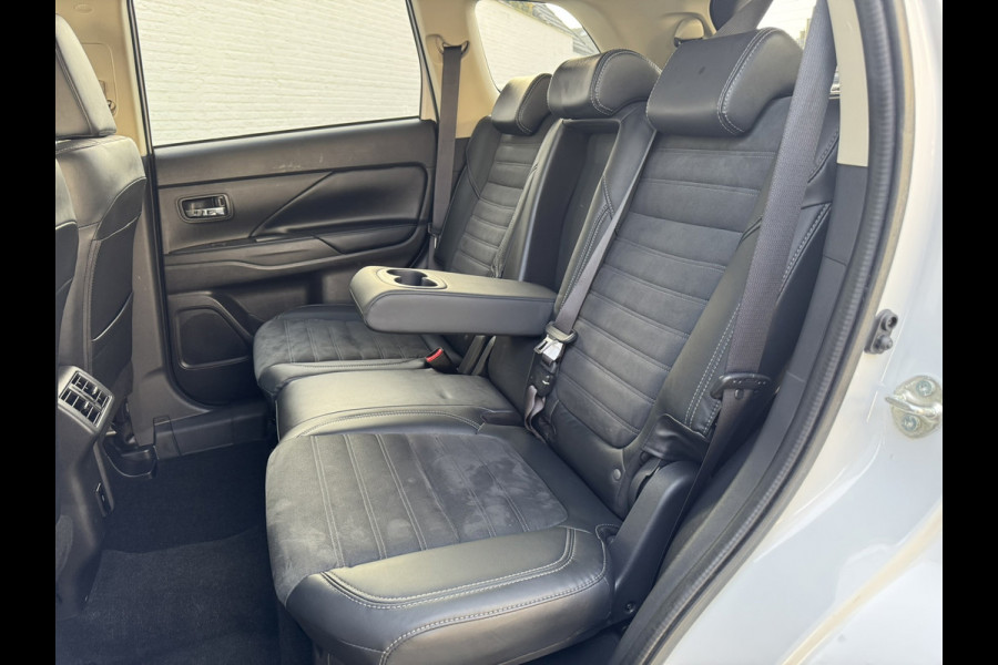 Mitsubishi Outlander 2.0 2WD Limited Automaat 7P Full-LED Achteruirijcamera Navi Cruise Control Apple Android Stoelverwarming