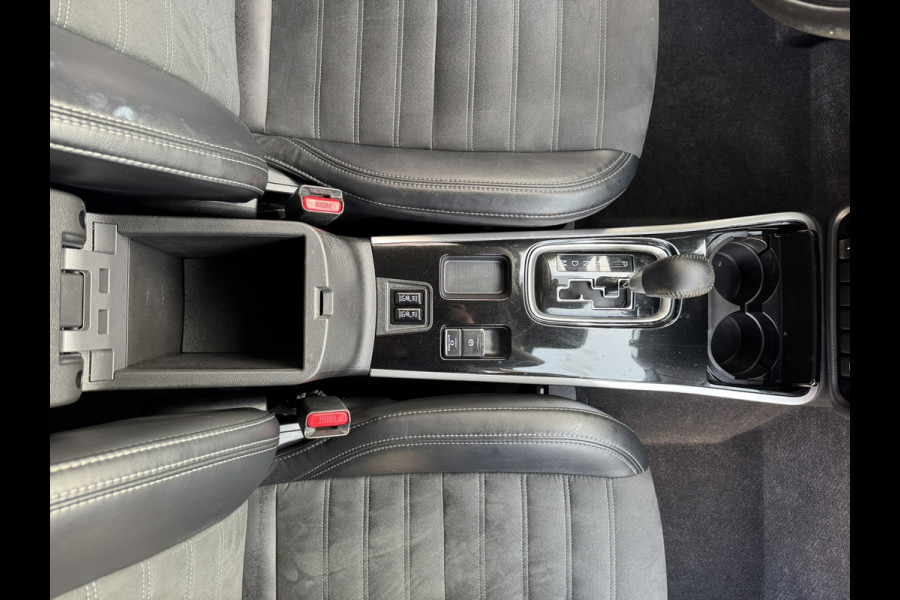 Mitsubishi Outlander 2.0 2WD Limited Automaat 7P Full-LED Achteruirijcamera Navi Cruise Control Apple Android Stoelverwarming