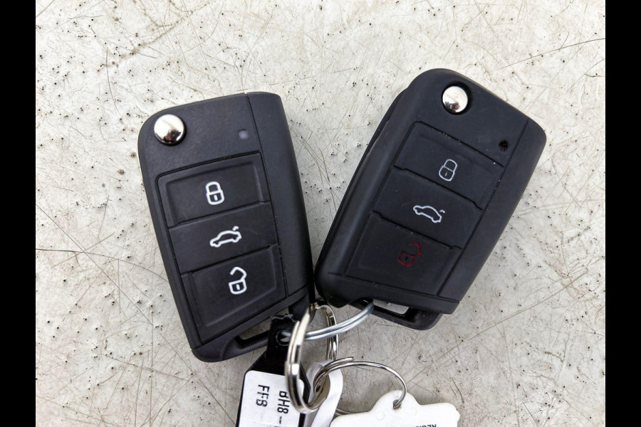 Volkswagen T-Cross 1.0 TSI Life Business CAMERA | AD-CRUISE | NAVI & CARPLAY