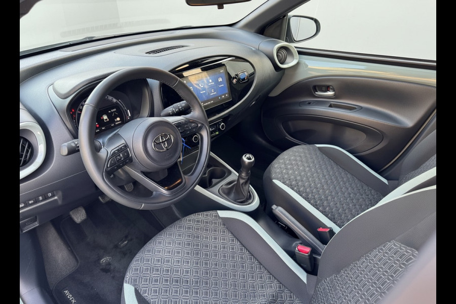 Toyota Aygo X 1.0 VVT-i MT Pulse | Eerste eigenaar, Tarragon, Zwarte lichtmetalen velgen, Bi-Tone, Climate control, Apple CarPlay/Android Auto