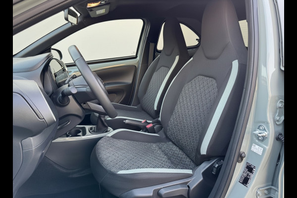 Toyota Aygo X 1.0 VVT-i MT Pulse | Eerste eigenaar, Tarragon, Zwarte lichtmetalen velgen, Bi-Tone, Climate control, Apple CarPlay/Android Auto
