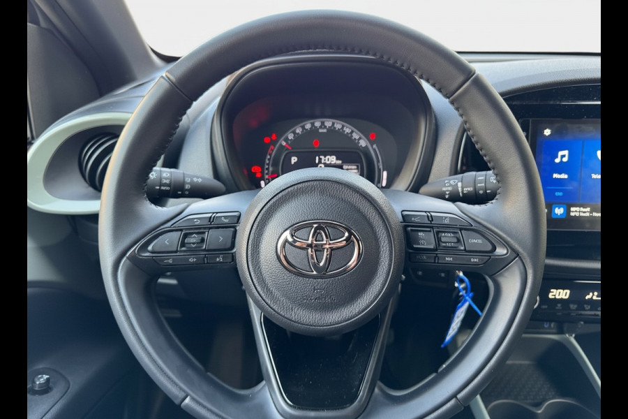 Toyota Aygo X 1.0 VVT-i MT Pulse | Eerste eigenaar, Tarragon, Zwarte lichtmetalen velgen, Bi-Tone, Climate control, Apple CarPlay/Android Auto
