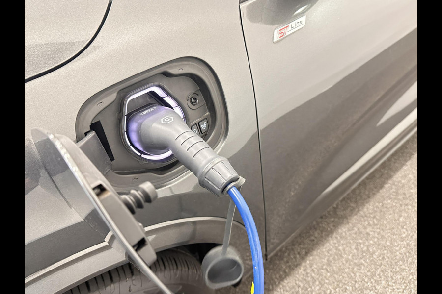 Ford Kuga 2.5 PHEV ST-Line Airco ECC Navi Carplay PDC VA + Camera Full LED 18" Velgen Cruise Control