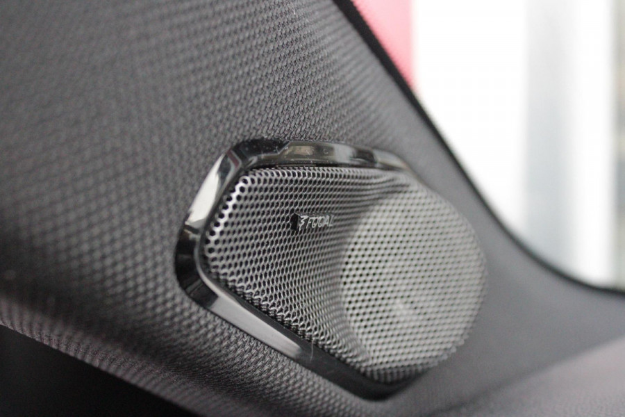 Peugeot 308 SW 1.6 PHEV 225PK GT PACK BUSINESS | MATRIX LED VERLICHTING | ELEKTRISCHE STOEL MET GEHEUGEN FUNCTIE | STUUR / STOEL VERWARMING | AGR BESTUURDERSSTOEL MET MASAGE FUNCTIE | ELEKTRISCHE ACHTERKLEP | 360° CAMERA | KEYLESS ENTRY/START | ADAPTIVE CRUISE CONTROL | 19" LICHTMETALEN VELGEN | DRAADLOZE TELEFOONLADER | DRAADLOZE APPLE CARPLAY/ANDROID AUTO | NAVIGATIE | ALCANTARA BEKLEDING | FOCAL PREMIUM AUDIO | DODEHOEK DETECTIE | VOORRUIT VERWARMING | SFEER VERLICHTING | KEYLESS ENTRY / START |