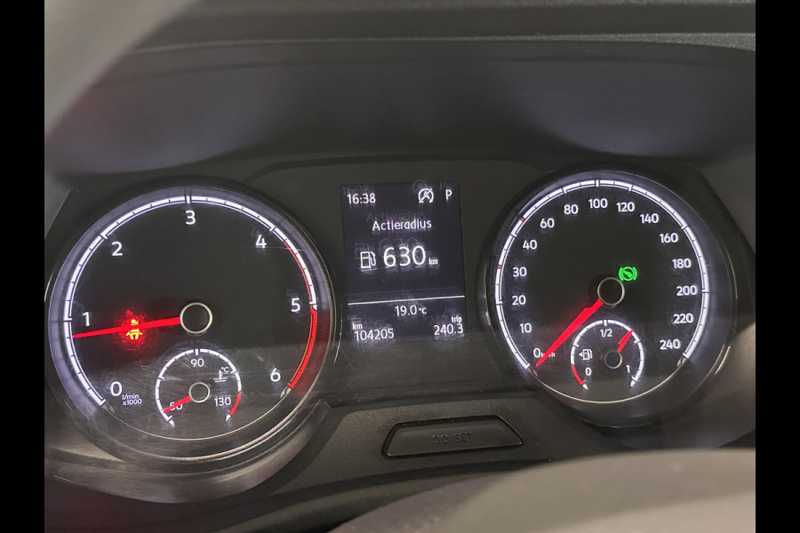 Volkswagen Transporter 2.0 TDI L1H1 Comfortline 150 PK Carplay Navi Airco Cruise Control Trekhaak Parkeersensoren + Camera Standkachel