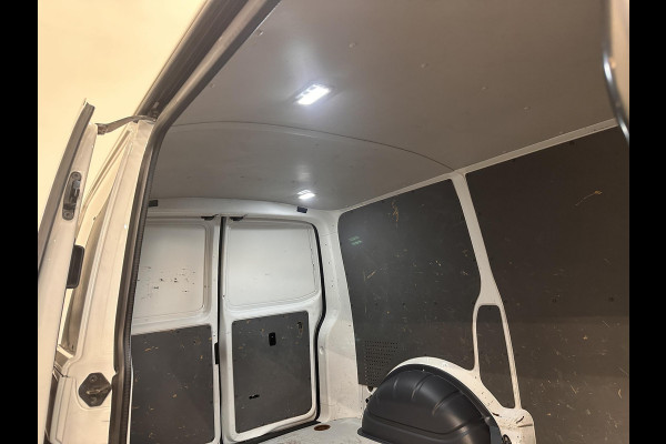Volkswagen Transporter 2.0 TDI L1H1 Comfortline 150 PK Carplay Navi Airco Cruise Control Trekhaak Parkeersensoren + Camera Standkachel