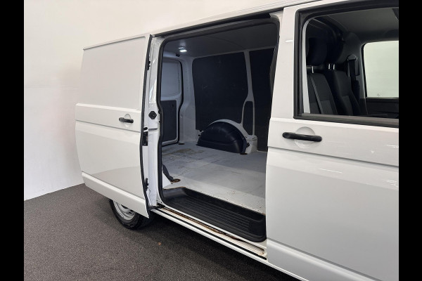 Volkswagen Transporter 2.0 TDI L1H1 Comfortline 150 PK Carplay Navi Airco Cruise Control Trekhaak Parkeersensoren + Camera Standkachel