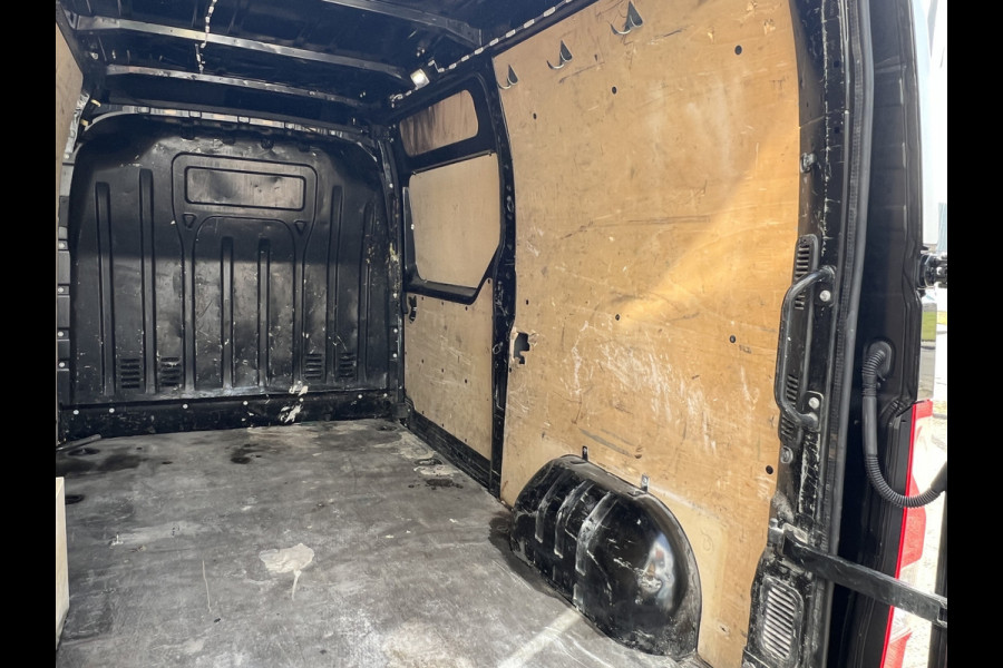 Renault Master T35 2.3 dCi 180 L2H2 Energy