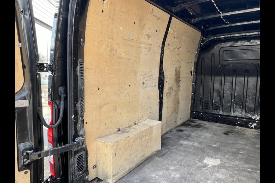 Renault Master T35 2.3 dCi 180 L2H2 Energy