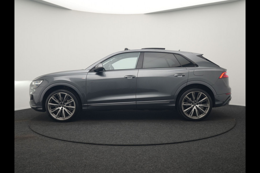 Audi Q8 55 TFSI e Quattro 2x S Line Black Optic PHEV 381pk Dealer O.H. | Trekhaak Af Fabriek | Luchtvering | Panodak | Bang & Olufsen Sound | Camera | Alcantara Sportstoelen Verwarmd | 23"L.M | Virtual | Navigatie | DAB | Plug In Hybrid |