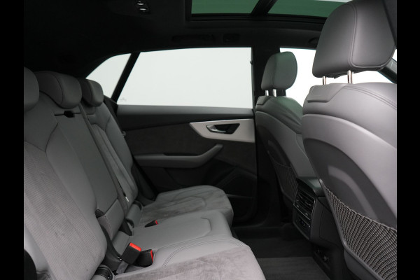 Audi Q8 55 TFSI e Quattro 2x S Line Black Optic PHEV 381pk Dealer O.H. | Trekhaak Af Fabriek | Luchtvering | Panodak | Bang & Olufsen Sound | Camera | Alcantara Sportstoelen Verwarmd | 23"L.M | Virtual | Navigatie | DAB | Plug In Hybrid |
