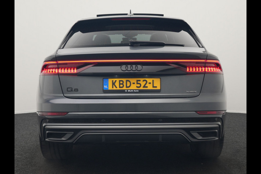Audi Q8 55 TFSI e Quattro 2x S Line Black Optic PHEV 381pk Dealer O.H. | Trekhaak Af Fabriek | Luchtvering | Panodak | Bang & Olufsen Sound | Camera | Alcantara Sportstoelen Verwarmd | 23"L.M | Virtual | Navigatie | DAB | Plug In Hybrid |