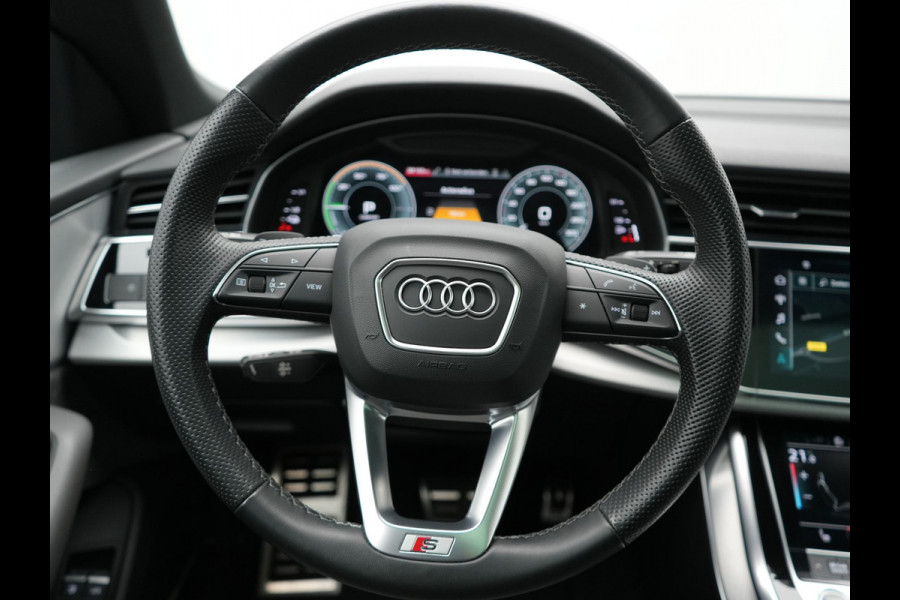 Audi Q8 55 TFSI e Quattro 2x S Line Black Optic PHEV 381pk Dealer O.H. | Trekhaak Af Fabriek | Luchtvering | Panodak | Bang & Olufsen Sound | Camera | Alcantara Sportstoelen Verwarmd | 23"L.M | Virtual | Navigatie | DAB | Plug In Hybrid |