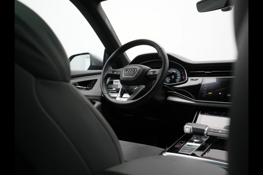 Audi Q8 55 TFSI e Quattro 2x S Line Black Optic PHEV 381pk Dealer O.H. | Trekhaak Af Fabriek | Luchtvering | Panodak | Bang & Olufsen Sound | Camera | Alcantara Sportstoelen Verwarmd | 23"L.M | Virtual | Navigatie | DAB | Plug In Hybrid |