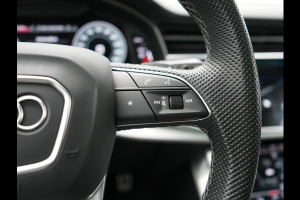 Audi Q8 55 TFSI e Quattro 2x S Line Black Optic PHEV 381pk Dealer O.H. | Trekhaak Af Fabriek | Luchtvering | Panodak | Bang & Olufsen Sound | Camera | Alcantara Sportstoelen Verwarmd | 23"L.M | Virtual | Navigatie | DAB | Plug In Hybrid |