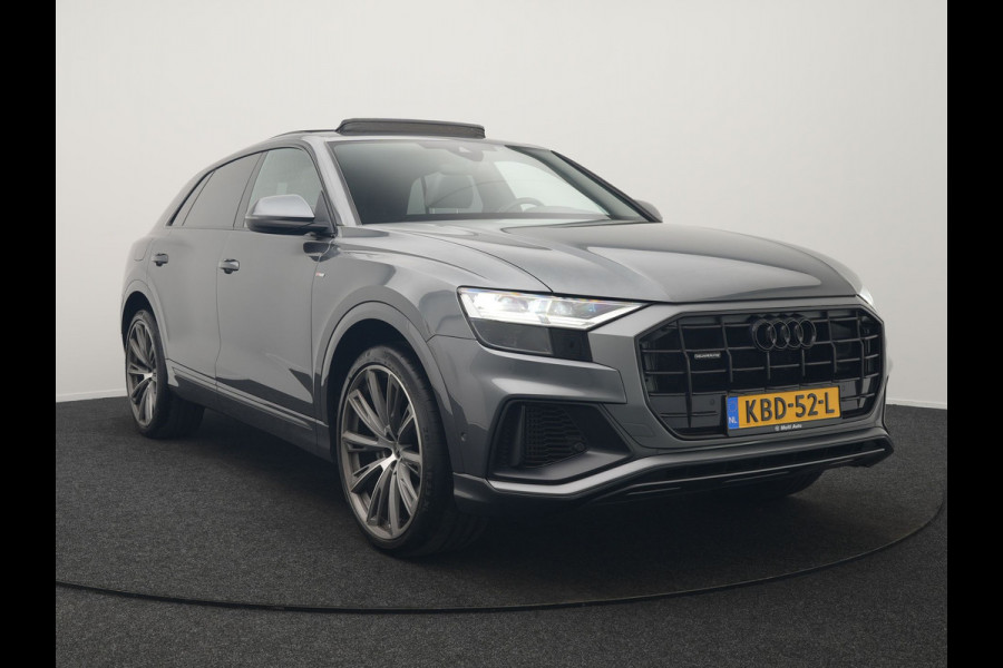 Audi Q8 55 TFSI e Quattro 2x S Line Black Optic PHEV 381pk Dealer O.H. | Trekhaak Af Fabriek | Luchtvering | Panodak | Bang & Olufsen Sound | Camera | Alcantara Sportstoelen Verwarmd | 23"L.M | Virtual | Navigatie | DAB | Plug In Hybrid |