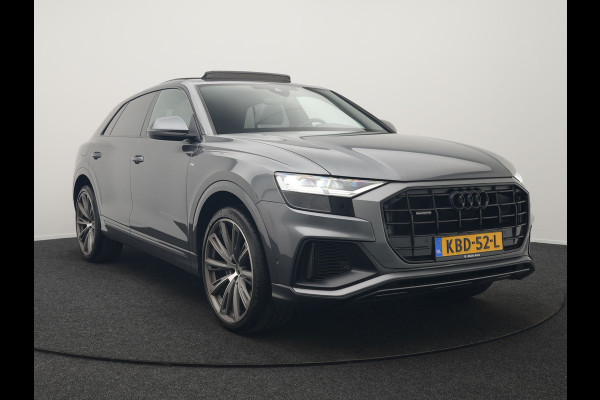 Audi Q8 55 TFSI e Quattro 2x S Line Black Optic PHEV 381pk Dealer O.H. | Trekhaak Af Fabriek | Luchtvering | Panodak | Bang & Olufsen Sound | Camera | Alcantara Sportstoelen Verwarmd | 23"L.M | Virtual | Navigatie | DAB | Plug In Hybrid |