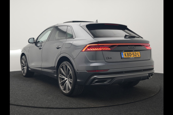 Audi Q8 55 TFSI e Quattro 2x S Line Black Optic PHEV 381pk Dealer O.H. | Trekhaak Af Fabriek | Luchtvering | Panodak | Bang & Olufsen Sound | Camera | Alcantara Sportstoelen Verwarmd | 23"L.M | Virtual | Navigatie | DAB | Plug In Hybrid |