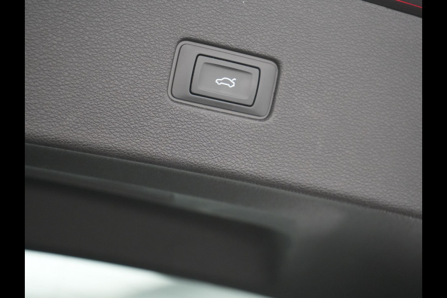 Audi Q8 55 TFSI e Quattro 2x S Line Black Optic PHEV 381pk Dealer O.H. | Trekhaak Af Fabriek | Luchtvering | Panodak | Bang & Olufsen Sound | Camera | Alcantara Sportstoelen Verwarmd | 23"L.M | Virtual | Navigatie | DAB | Plug In Hybrid |