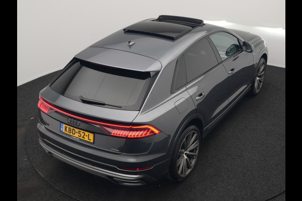 Audi Q8 55 TFSI e Quattro 2x S Line Black Optic PHEV 381pk Dealer O.H. | Trekhaak Af Fabriek | Luchtvering | Panodak | Bang & Olufsen Sound | Camera | Alcantara Sportstoelen Verwarmd | 23"L.M | Virtual | Navigatie | DAB | Plug In Hybrid |