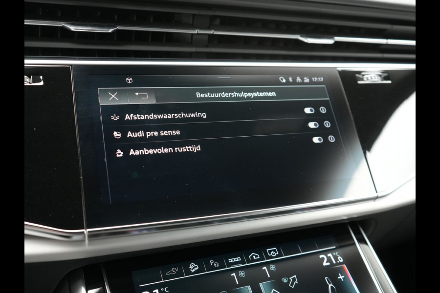Audi Q8 55 TFSI e Quattro 2x S Line Black Optic PHEV 381pk Dealer O.H. | Trekhaak Af Fabriek | Luchtvering | Panodak | Bang & Olufsen Sound | Camera | Alcantara Sportstoelen Verwarmd | 23"L.M | Virtual | Navigatie | DAB | Plug In Hybrid |