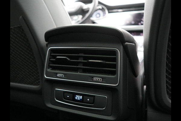 Audi Q8 55 TFSI e Quattro 2x S Line Black Optic PHEV 381pk Dealer O.H. | Trekhaak Af Fabriek | Luchtvering | Panodak | Bang & Olufsen Sound | Camera | Alcantara Sportstoelen Verwarmd | 23"L.M | Virtual | Navigatie | DAB | Plug In Hybrid |