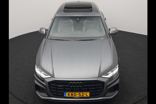 Audi Q8 55 TFSI e Quattro 2x S Line Black Optic PHEV 381pk Dealer O.H. | Trekhaak Af Fabriek | Luchtvering | Panodak | Bang & Olufsen Sound | Camera | Alcantara Sportstoelen Verwarmd | 23"L.M | Virtual | Navigatie | DAB | Plug In Hybrid |