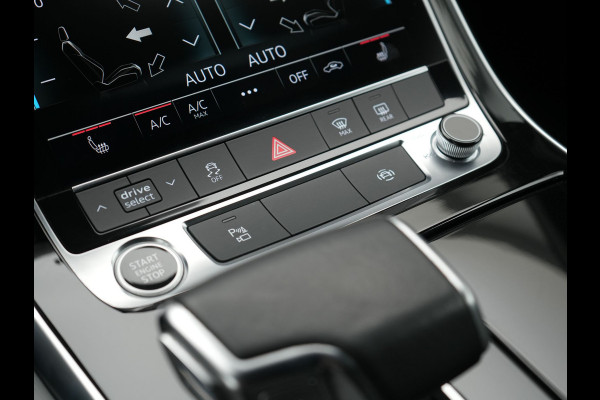 Audi Q8 55 TFSI e Quattro 2x S Line Black Optic PHEV 381pk Dealer O.H. | Trekhaak Af Fabriek | Luchtvering | Panodak | Bang & Olufsen Sound | Camera | Alcantara Sportstoelen Verwarmd | 23"L.M | Virtual | Navigatie | DAB | Plug In Hybrid |