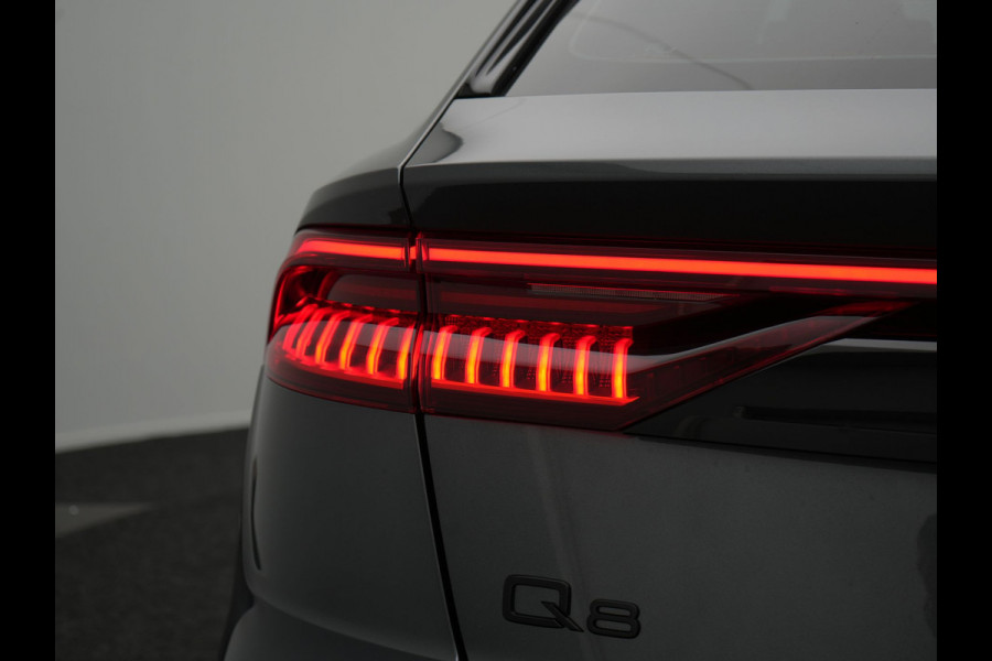 Audi Q8 55 TFSI e Quattro 2x S Line Black Optic PHEV 381pk Dealer O.H. | Trekhaak Af Fabriek | Luchtvering | Panodak | Bang & Olufsen Sound | Camera | Alcantara Sportstoelen Verwarmd | 23"L.M | Virtual | Navigatie | DAB | Plug In Hybrid |