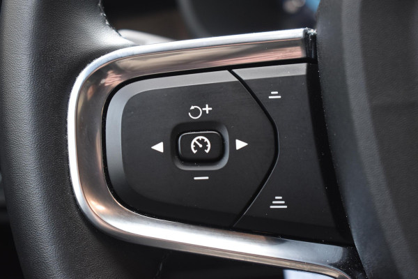 Volvo EX40 Single Motor Extended Range Ultra 82 kWh Extra getint glas / 360 Camera / 20'' velgen / Panoramadak / Zwart dak / Harman Kardon / Microtech/Nubuck