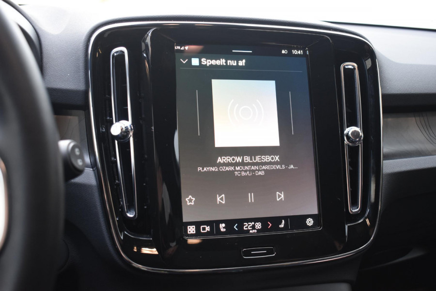 Volvo EX40 Single Motor Extended Range Ultra 82 kWh Extra getint glas / 360 Camera / 20'' velgen / Panoramadak / Zwart dak / Harman Kardon / Microtech/Nubuck