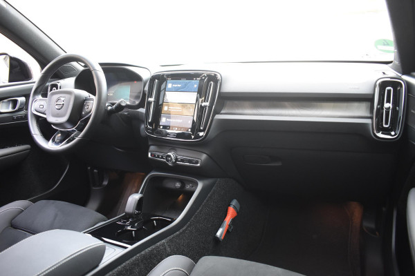 Volvo EX40 Single Motor Extended Range Ultra 82 kWh Extra getint glas / 360 Camera / 20'' velgen / Panoramadak / Zwart dak / Harman Kardon / Microtech/Nubuck