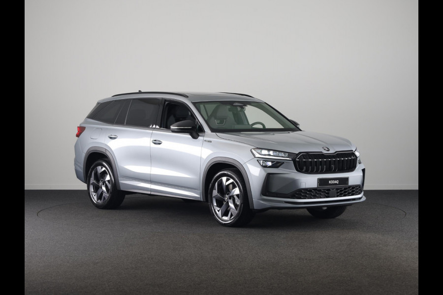 Škoda Kodiaq Sportline Business PHEV 1.5 TSI 204 pk 6 versn. DSG | Panoramadak | Wegklapbare trekhaak | Winter pakket | Verwarmbare vooruit
