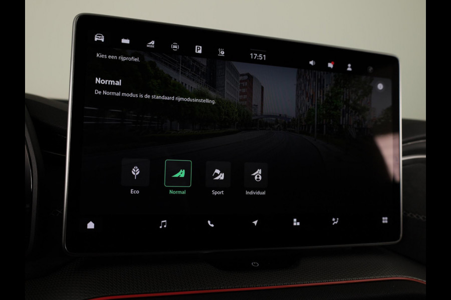 Škoda Kodiaq Sportline Business PHEV 1.5 TSI 204 pk 6 versn. DSG | Panoramadak | Wegklapbare trekhaak | Winter pakket | Verwarmbare vooruit