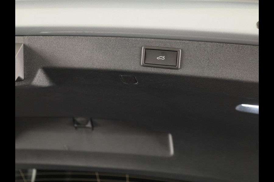 Škoda Kodiaq Sportline Business PHEV 1.5 TSI 204 pk 6 versn. DSG | Panoramadak | Wegklapbare trekhaak | Winter pakket | Verwarmbare vooruit