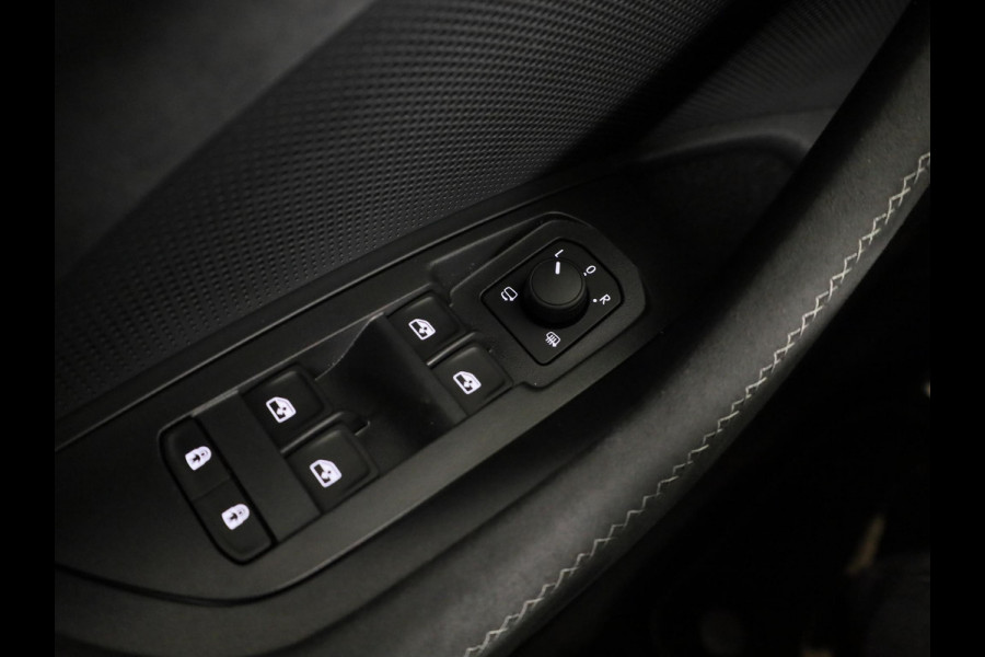 Škoda Kodiaq Sportline Business PHEV 1.5 TSI 204 pk 6 versn. DSG | Panoramadak | Wegklapbare trekhaak | Winter pakket | Verwarmbare vooruit